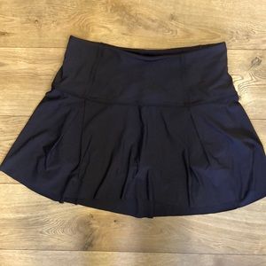 Lululemon skirt. Size 6. Very deep purple. Looks new.